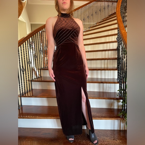 Hugo Buscati•Chocolate Velvet•Formal Gown•Sz 8 - Picture 1 of 8